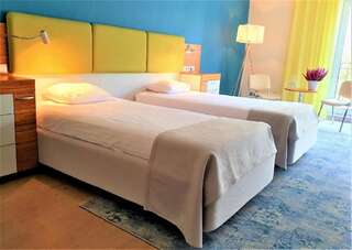 Комплексы для отдыха с коттеджами/бунгало Green GardenHotel Рашин Просторный двухместный номер с 2 отдельными кроватями-2