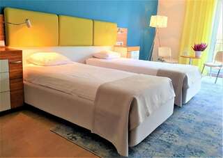 Комплексы для отдыха с коттеджами/бунгало Green GardenHotel Рашин Просторный двухместный номер с 2 отдельными кроватями-1